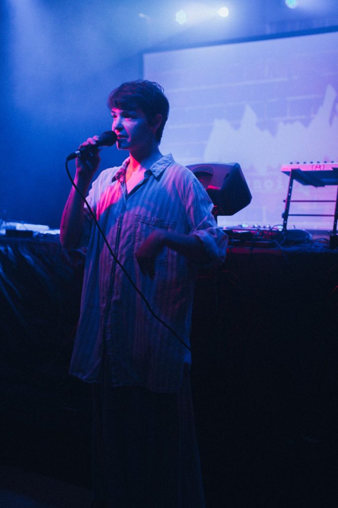 nównøis performing